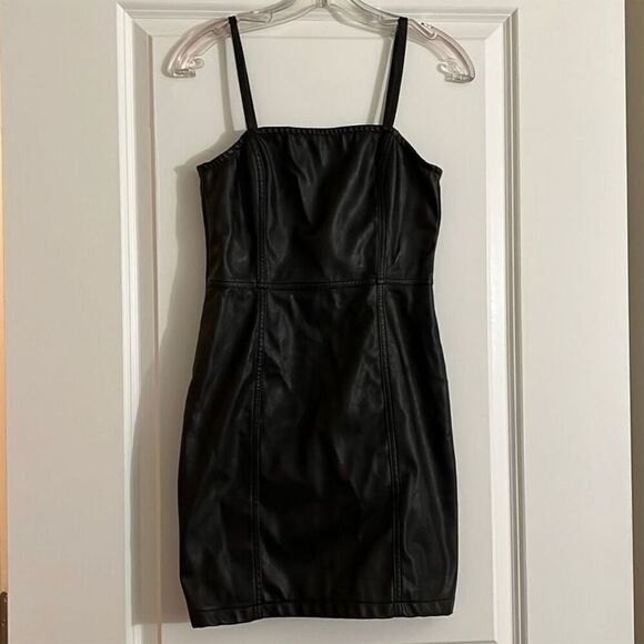H&M Divided Women's Black Faux Leather Bodycon Mini Dress Size 6 - Picture 1 of 4
